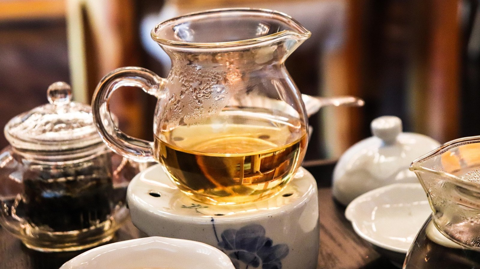 Green tea vs black tea in two cups with loose tea leaves