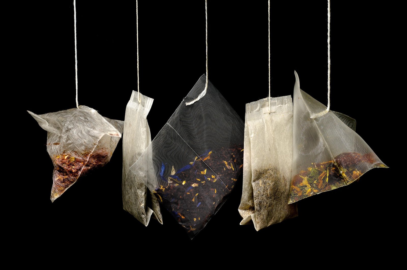 How to brew tea with loose tea leaves and teapot